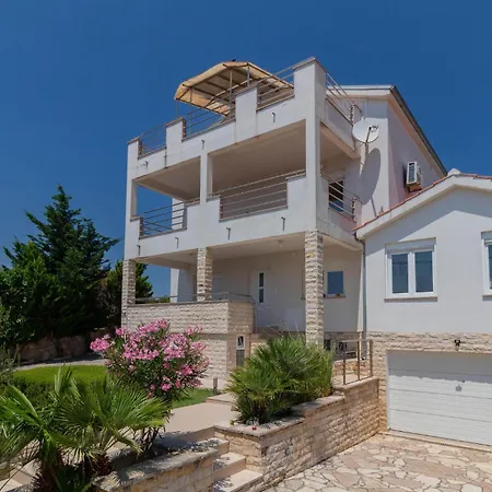 Maslenica Apartment *